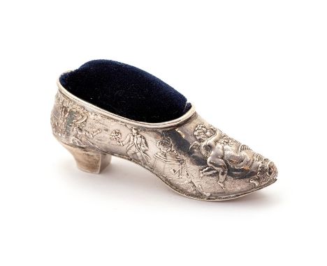 A Continental 935 silver shoe pin cushion, import marks London 1892, approx 6.5cm long