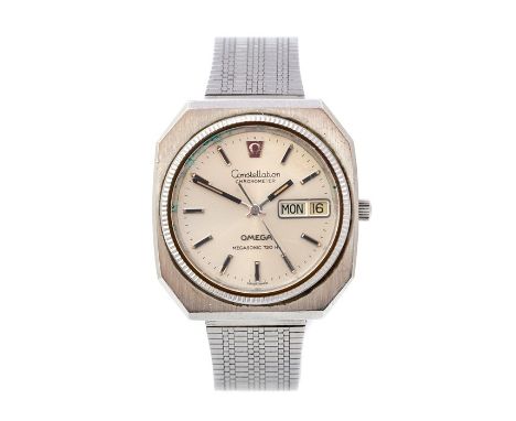 Omega - a gentleman's Omega Constellation chronometer Megasonic 720Hz steel wristwatch, circa 1970's, round champagne dial, a