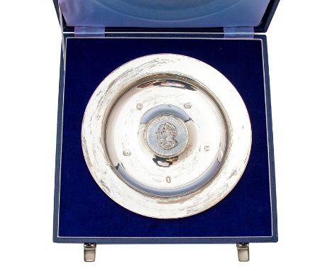 An Elizabeth II silver jublilee commemorative plate, the raised centre inset with a medallion depicting HM The Queen and HRH 