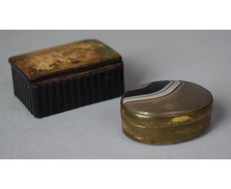 An Oval Agate Pill Box Together with a Small Lacquer Snuff Box 