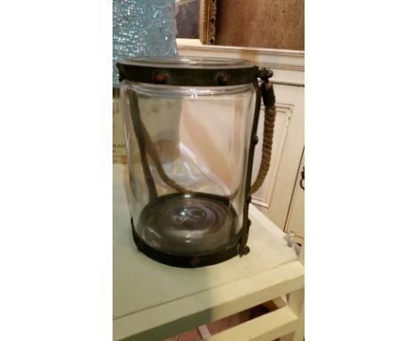 *Large glass hurricane lantern with distressed metal banding and rope handle, approx 27cm high, 20.5cm diameter  *this item w