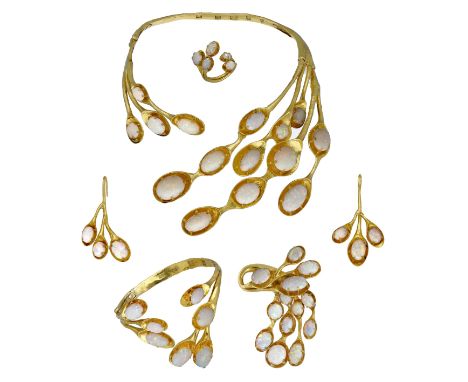A 22ct gold opal parure by Louis Osman, 1972 and 1973, comprising a hinged torque collar, hinged bangle, brooch, pair of ear 