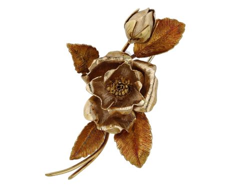 An 18ct gold rose brooch, the floral spray realistically modelled and with textured finish, Birmingham hallmark,  length 6cm.