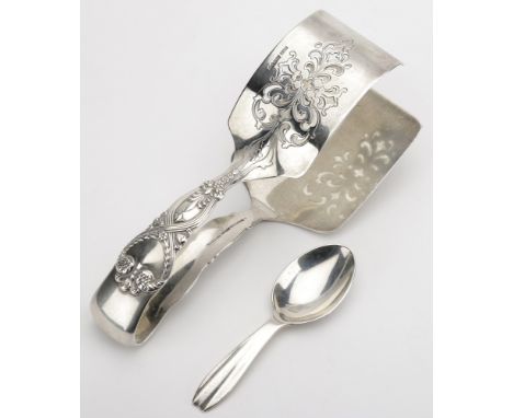 A silver pastry slice by Tiffany & Co., with import mark for Albert William Feaveryear, London 1904, length 19cm, and a silve