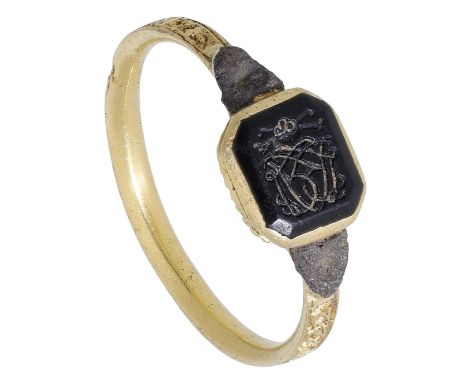 A gold mourning ring, early 18th century, the D-shaped band inscribed to the exterior ‘L:ROGERS.OB:19.AUG:1725.AET:22’ to an 