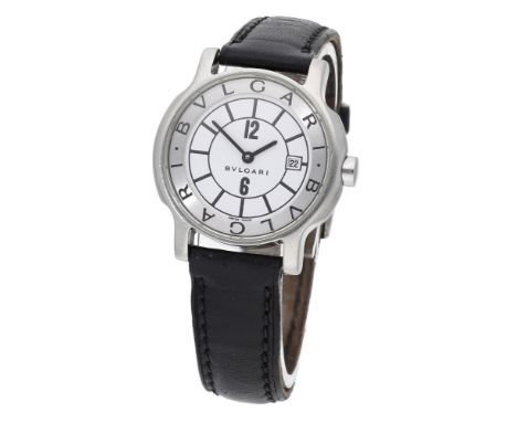 Bulgari. A stainless steel wristwatch with date, Ref. ST 29 S, Solotempo, circa 2000. Movement: quartz. Dial: white, baton an