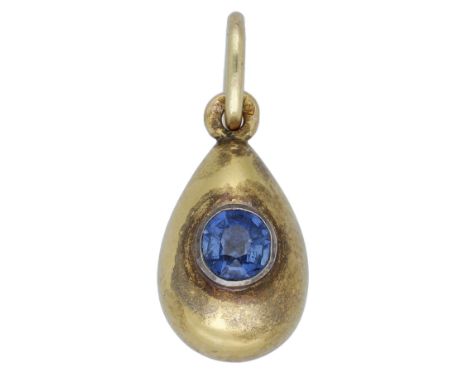 A Russian miniature gold egg pendant by Fabergé, late 19th century, with workmaster’s mark EK, probably for Erik August Kolli