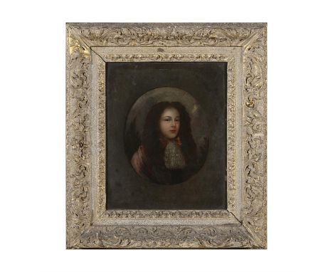 DUTCH SCHOOL, 18TH CENTURY Portrait of a gentleman, half-length Oil on copper panel, 15 x 13 cm, oval