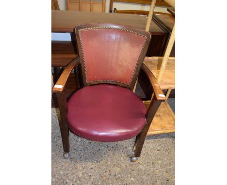 An early 20th Century oak framed leather armchair (Item 104 on vendor list)