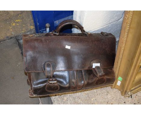 Vintage brown leather Gladstone style bag