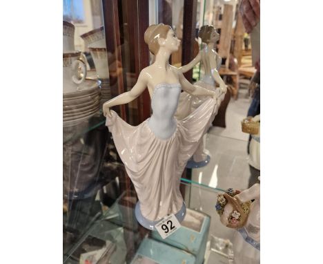 Lladro 5050 Lady Ballet Dancer Figure