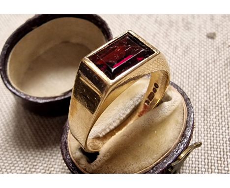 1930's Gents Ruby and 9ct Gold Ring