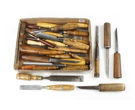 30 chisels, gouges and carving tools G+