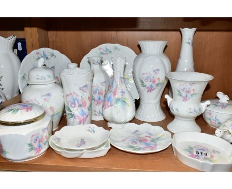SEVENTEEN PIECES OF AYNSLEY SWEETHEART GIFTWARE, thirteen of which have boxes, items include a trinket box and cover with but