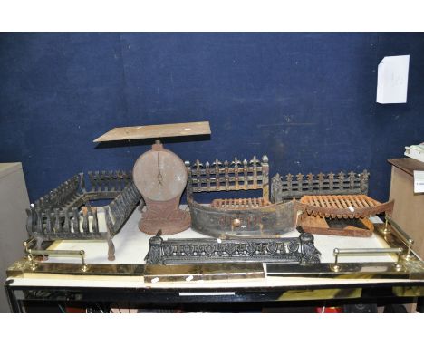 A SELECTION OF VINTAGE METALWARE including a set of Salter scales with a brass dial, various fire grates and grate fronts, a 