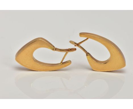 A PAIR OF HOOP EARRINGS, of an abstract hoop shape, with hinged backs, stamped 750, length 32mm, approximate gross weight 6.2