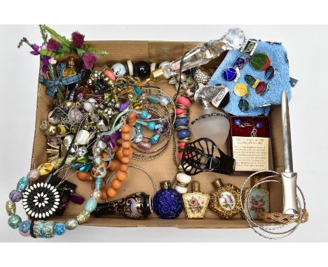 A TRAY OF COSTUME JEWELLERY AND OTHER ITEMS, to include a boxed pair of white metal and lapis lazuli set drop earrings, stamp