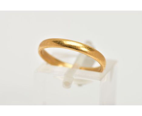 A 22CT GOLD BAND RING, of plain design, 22ct hallmark for Birmingham 1928, width 2mm, ring size K 1/2, approximate gross weig