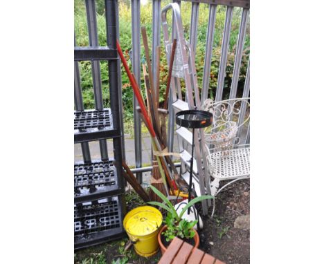AN LUMINIUM STEP LADDER 170cm high, a bundle of garden tools and other garden items (10+)