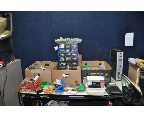 A LARGE QUANTITY OF ELECTRONIC COMPONENTS, parts, projects and project boxes (please see pictures for contents) including a S