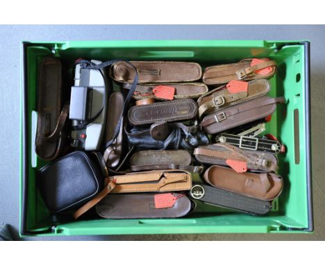 Various Folding Cameras: quantity of various folding cameras including, Ernemann BOB OO, Ensign Carbine, Kodak Junior No.1A, 