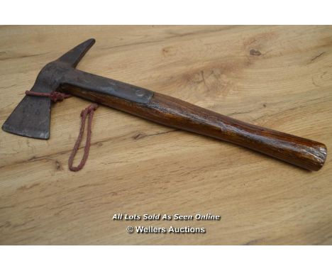VINTAGE FIREMANS AXE, 39CM LONG 