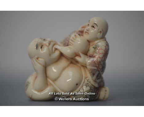 *JAPANESE CARVED NETSUKE OF BUDDHA / 4CM HIGH, SIGNED AT THE BASE  [LQD215]