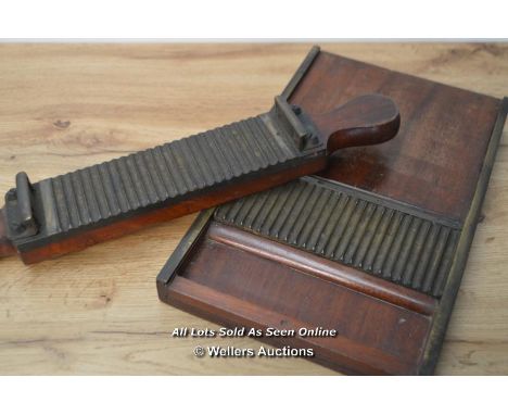 *CHEMIST APOTHECARY MAHOGANY &amp; BRASS PILL ROLLER C.1890 [LQD215]