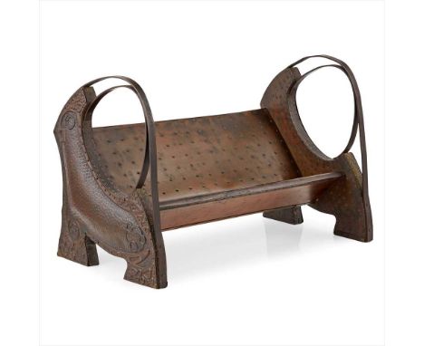 CONTINENTAL SCHOOL COPPER BOOK TROUGH, CIRCA 1910 the repoussé-decorated end panels linked by an angled copper lined shelf (D