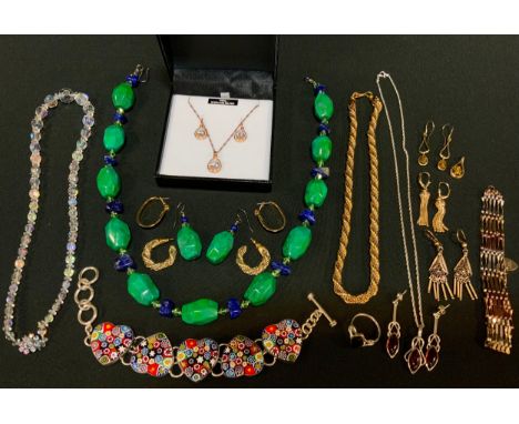 Jewellery - a 9ct gold and amberoid pendant and earrings, 6.3g gross;  a two tone metal gate bracelet;  silver mounted lattic