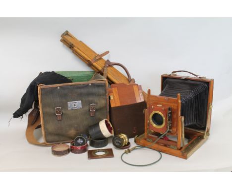 Late 19th / early 20th century Thornton Pickard half plate camera in mahogany with brass mounts, fitted with Thornton Pickard