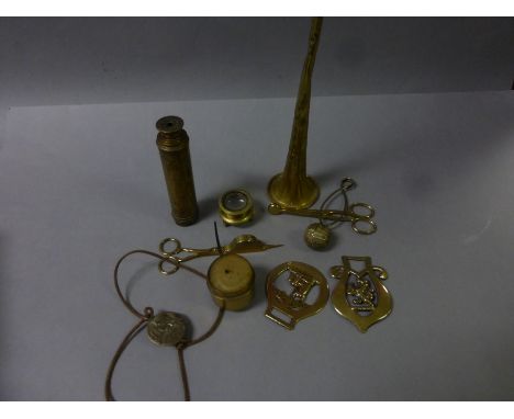 Collection of vintage brass collectables to include a Telescope and Hunting Horn