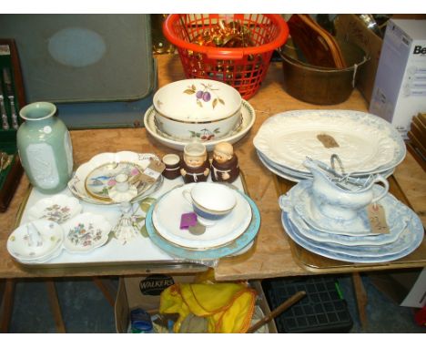 Sundry decorative ceramics including a Royal Worcester " Evesham " bowl, Portmerrion shallow bowl, a turkey plate, blue and w