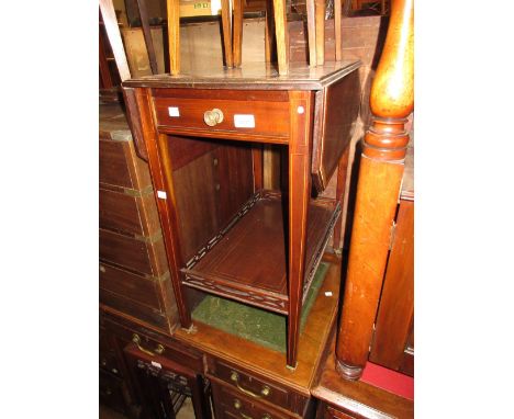 Edwardian mahogany and satinwood crossbanded drop-leaf tea table with a galleried undertier on square tapering supports 