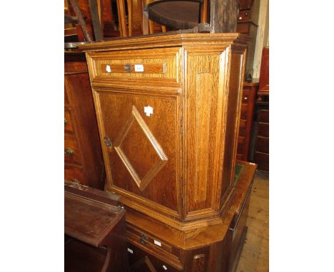 Pair of 20th Century oak side cabinets having single drawer and single panel door on bracket feet 