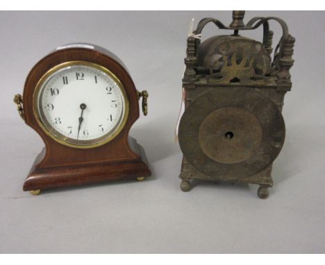 Edwardian mahogany inlaid mantel clock having circular enamel dial with Arabic numerals (chip to dial) and 20th Century brass