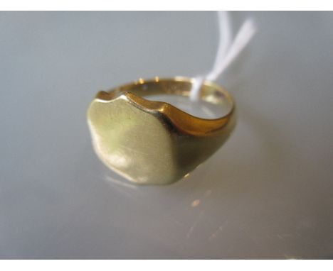 18ct Yellow gold signet ring7g. All over light scratching, band a little misshapen otherwise good. 