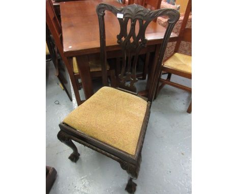 Set of six Chippendale style carved and pierced splat back dining room chairs with drop-in seats and carved cabriole claw and