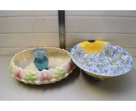 MODERN POOLE POTTERY BOWL WITH SUNFLOWER DECORATION TOGETHER WITH A FURTHER OVAL BOWL AND A BLUE GLASS VASE WITH CRIMPED RIM