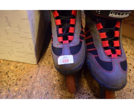 PAIR OF ROLLER BLADES