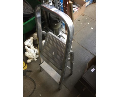 ALUMINIUM STEP LADDERS