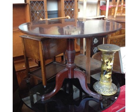 A MAHOGANY TRIPOD TABLE ON PAD FEET   DIAM91CM