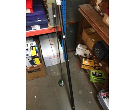 GRAPHITE SHAFTED GOLF DRIVER & PLASTIC CASED SNOOKER CUE