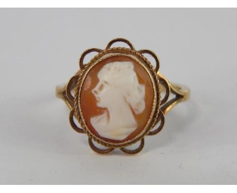 A yellow metal and cameo ring, bust portrait of a lady, marked 9ct, size L/M, 3.0g.