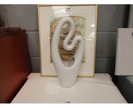 A modern design cream ceramic table lamp, 46cm tall