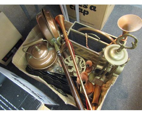 Various brass and copper wares including a copper bugle, kettle, brass trivet, horse brasses etc.