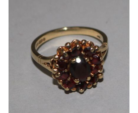 A 9ct gold and garnet set cluster ring, size M.