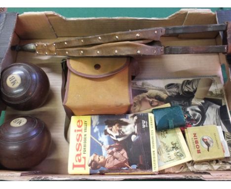 A mixed lot including bellows and a camera, etc