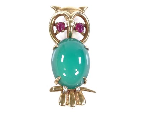 A 9ct gold cabochon chrysoprase and ruby figural owl brooch, maker's mark HGM, brooch height 36.1mm, 7.3g 