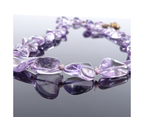 A single strand of polished amethyst beads, on 9ct floral clasp, necklace length 62cm, 102.2g (string broken at clasp) 
